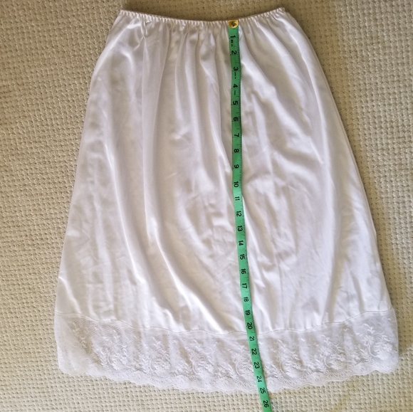 Bundles of pre-owned Woolite skirt slips. (3) total. Size M (8), 10-12, 18 - Picture 3 of 16